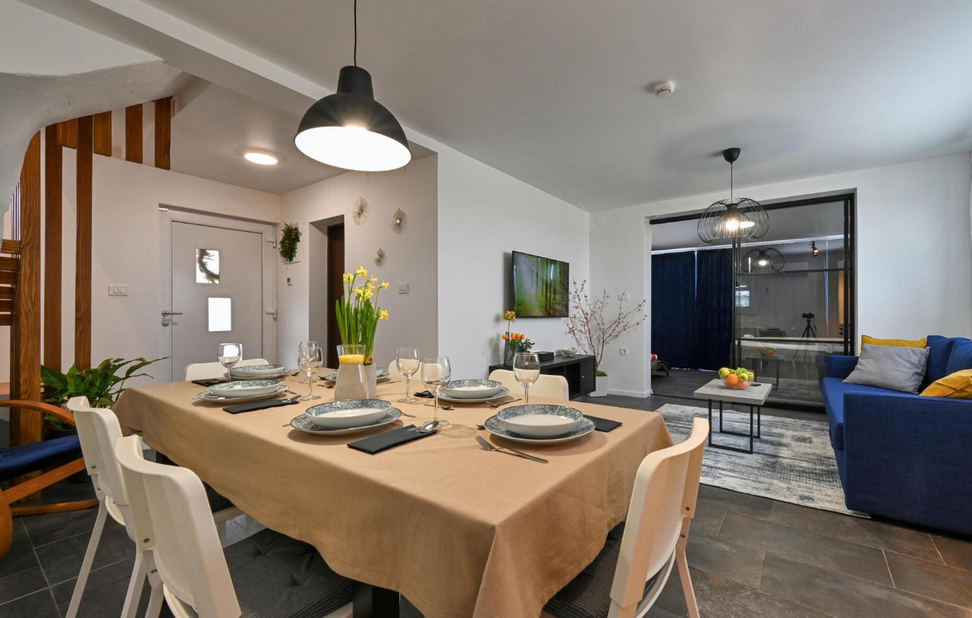 Cozy Home In Gornji Kneginec With Kitchen Buitenkant foto